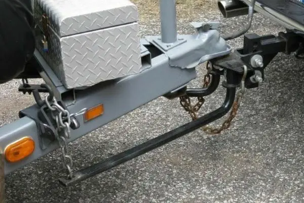 Do You Need A Weight Distributing Anti-Sway Hitch For Your Travel Trailer? 4