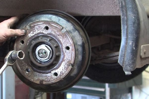 What Are RV Electric Trailer Brakes? 15