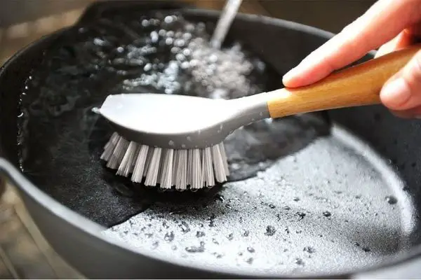 Cleaning & Maintain Your Cast Iron Cookware Like A Pro! 3