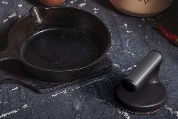 Cleaning & Maintain Your Cast Iron Cookware Like A Pro! 4