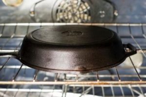 Oven-Method-To-Season-A-Cast-Iron-Cookeware 3