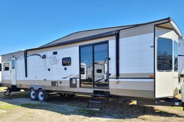 How Warm Are RV Walls? 18