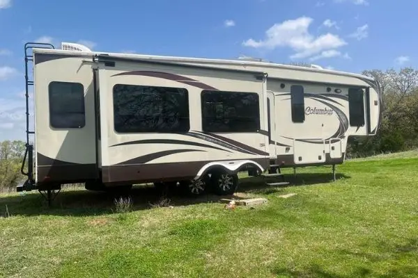 10 Amazing 5th Wheel With 2 Bedrooms 2