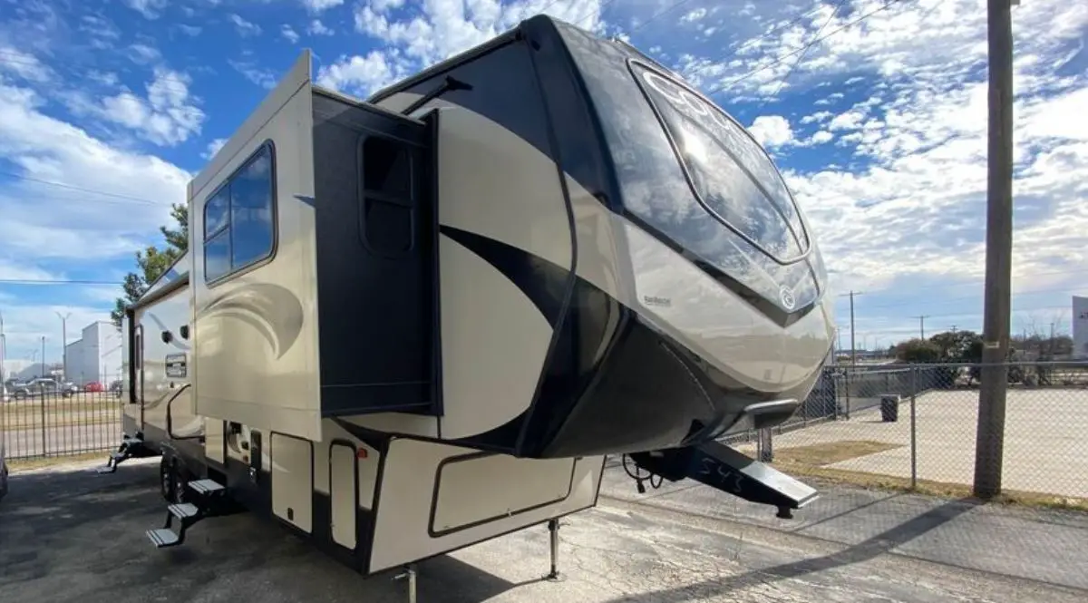 10 Amazing 5th Wheel With 2 Bedrooms