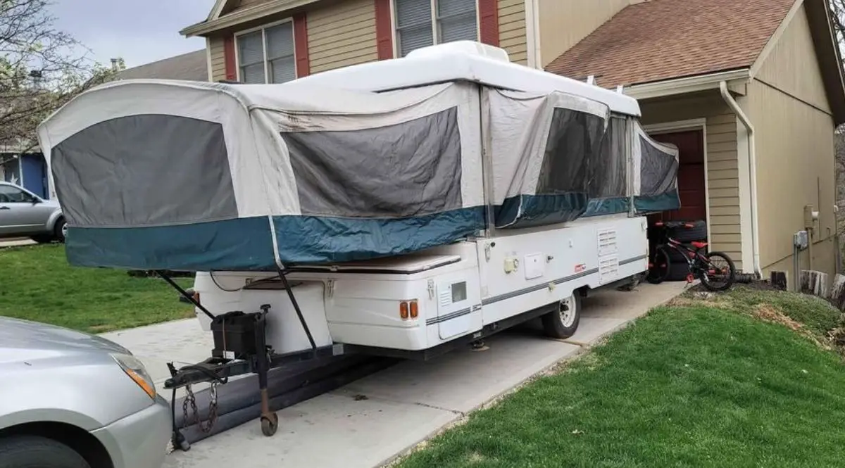 Pop-Up Tent Camper