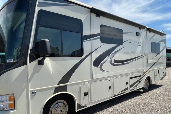 How Much Can A Class A Motorhome Tow? 2